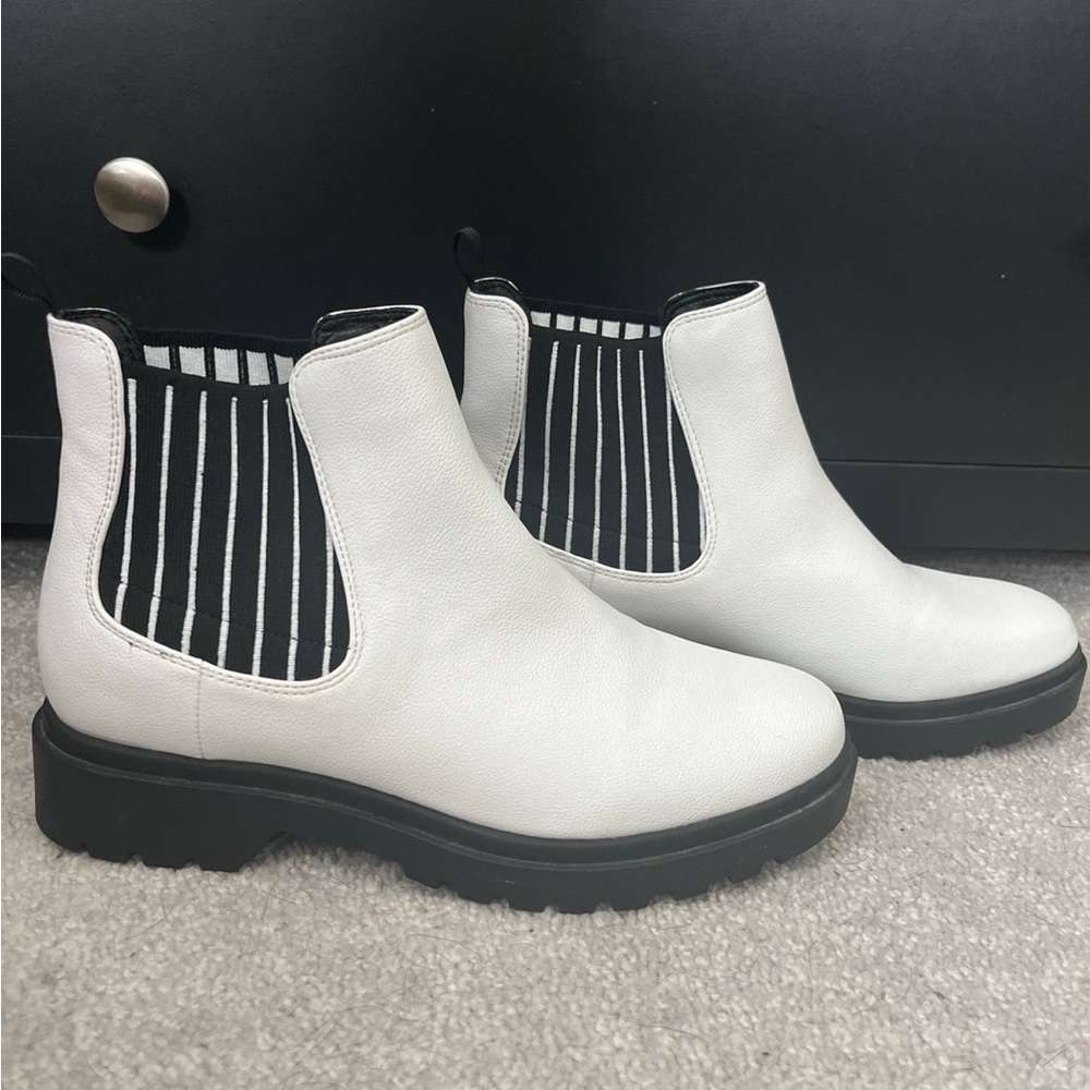 MIX No.6 White Boots Size 8.5M